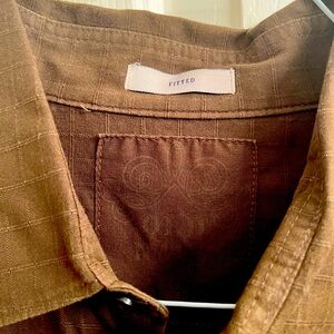 Very brown with subtle square pattern fitted old navy shirt